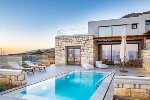 Anemelia Villas, Kárpatos