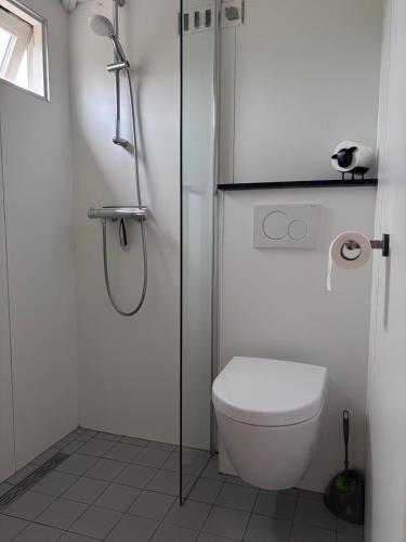 Shower, Hooiberghut op boerderij in Leidschendam