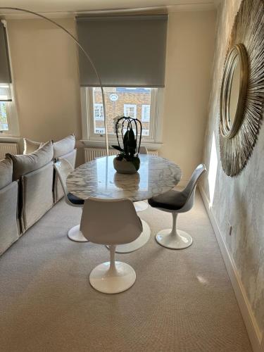 1 Bed Apartment Sleeps 2 - Near Fulham Station - main image