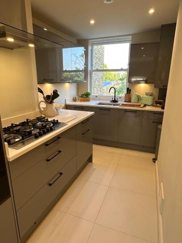 1 Bed Apartment Sleeps 2 - Near Fulham Station - image 2