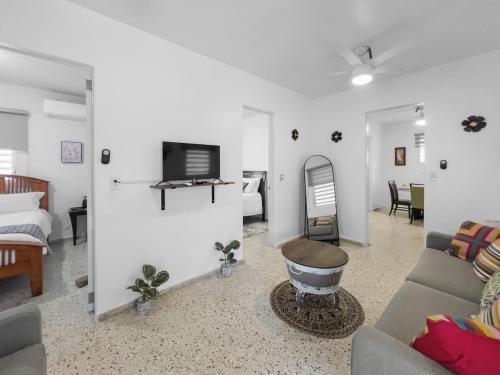 Casa Luquillo Cozy Retreat House With Pool n Tub in Lukvillo