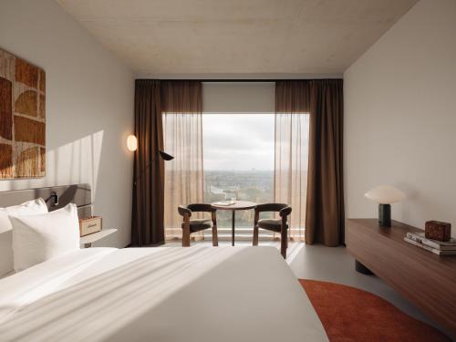 room detail thumbnail 1