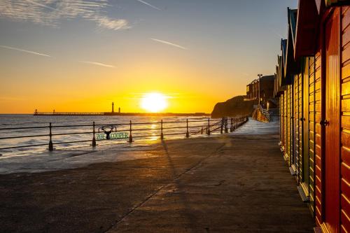 Beach, The Old Tackroom, luxury Barn in Littlebeck
