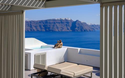 Oia Treasures Art Suites - Santorini