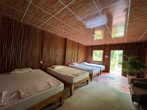 2 double beds