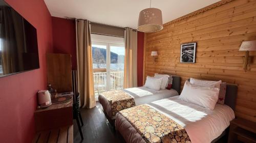 2 twin beds