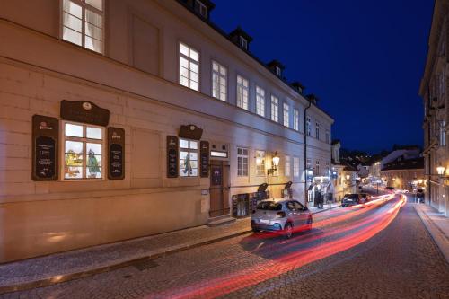White Swan Boutique Apartments - image 14