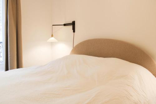 Bright apartment in the heart of Paris - image 5
