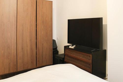 Bright apartment in the heart of Paris - image 11