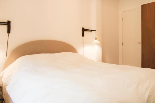 Bright apartment in the heart of Paris - image 6