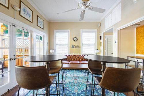 Curry House - Pool, King Bed & Balcony! Room 7 in Key West, USA