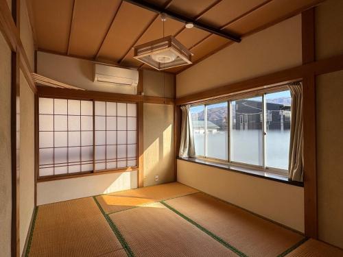 Min Min Guesthouse みんみん一棟貸しの古民家宿