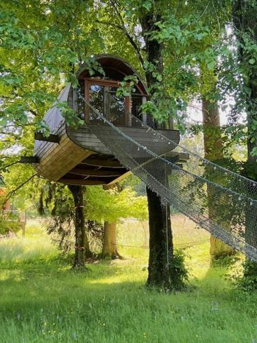 Monchateau étoilé, hébergement insolite avec Spa (Monchateau etoile, hebergement insolite avec Spa) in Saint-Geoire-en-Valdaine