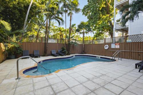 Curry House- 3rd Floor, King Bed, & Balcony Room 8 in Key West, USA