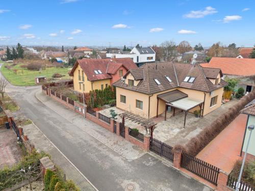 The Dante House Seberov in Praha-Šeberov