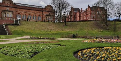 Nearby attraction, Spacious 6BR Home with Ensuite Perfect for Groups Stays in Wigan