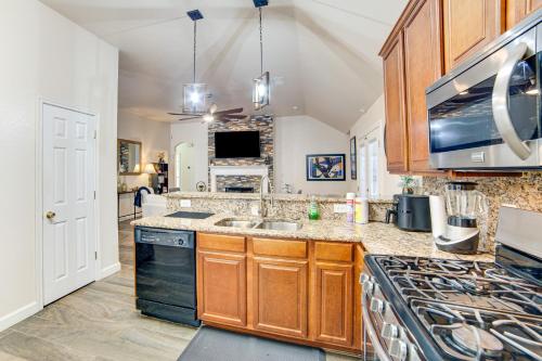 5 Mi to Cedar Hill SP & Joe Pool Lake: Family Home in Cedar Hill