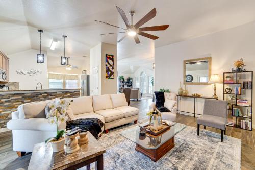 5 Mi to Cedar Hill SP & Joe Pool Lake: Family Home in Cedar Hill