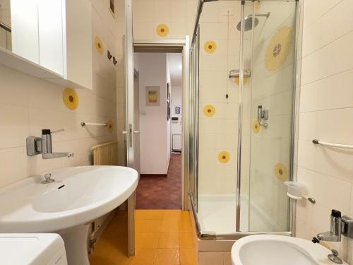 Zuhanyzó, 7 min from the sea, close to the historic centre in San Bartolomeo al Mare