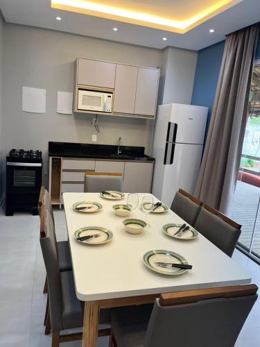 Bombinhas Loft Sol & Mar 50 metros Mar – khách sạn tại Praia da Tainha