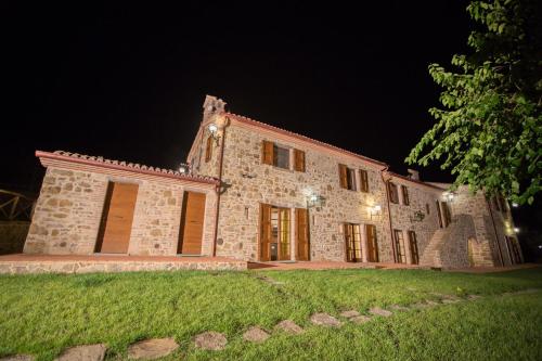 Tenuta Angelici Winery Agriturismo Henni with pool sauna and jacuzzi Cortona in Cortoreggio