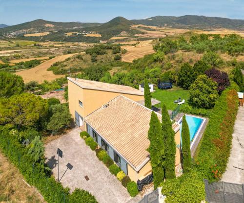 Espectacular casa de diseño con piscina en Navarra gîte à louer Villatuerta
