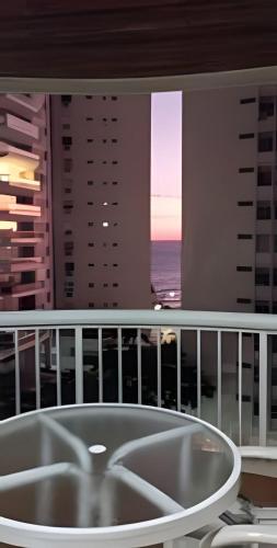 Apê da Mi - 2 minutos da Praia de Pintangueiras - Guarujá – khách sạn tại Morro do Maluf