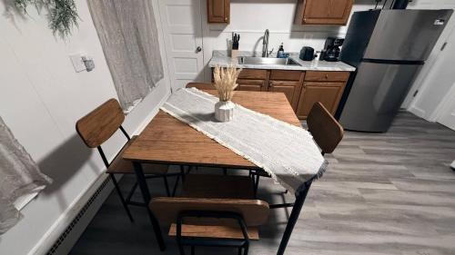 廚房, Nona - Cozy 3BR Apt with Parking, Desk & Fast WiFi near Yale, Quinnipiac, SCSU & Hospitals in 哈姆登