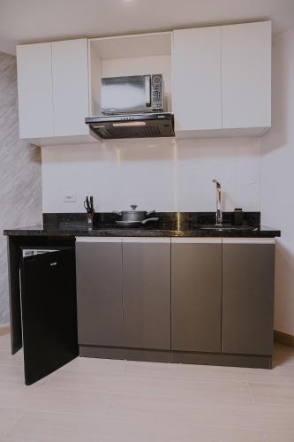 Kitchen, Torre U kooliving in San Jose
