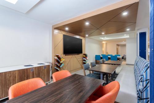 Food and beverages, Holiday Inn Express Hotel Twin Falls By IHG in Twin Falls (ID)