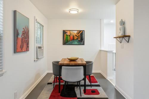 Quaint 1BD 1BA Bungalow in Los Angeles, USA