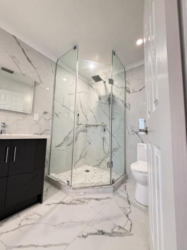 3 bed 2 bath luxury home in Markham