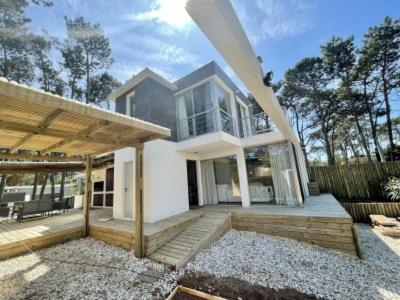 Imponente casa con piscina en corazón de Montoya
