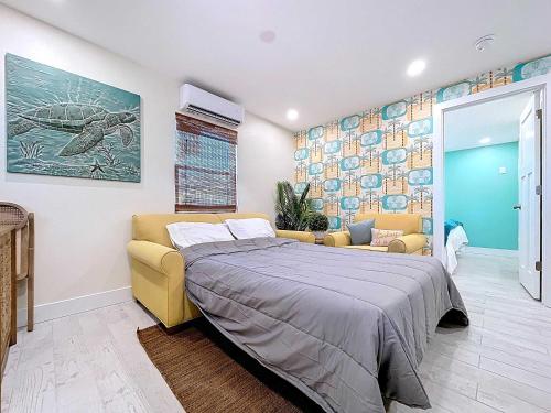 Sea Gem One bed one bath charmer steps to beach in Bradenton Beach, USA