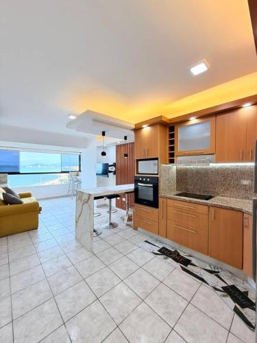 Comodo apartamento en Lecheria con vista al mar near General José Antonio Anzoátegui International Airport