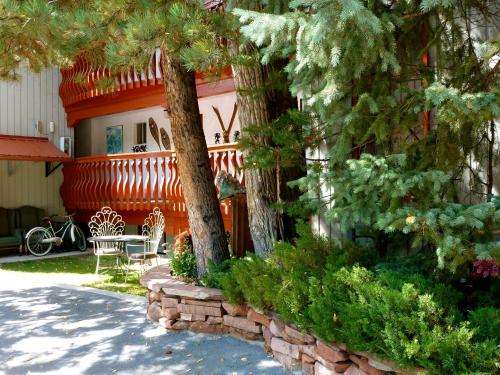 設施, 提洛爾旅館 (Tyrolean Lodge) in 亞斯本