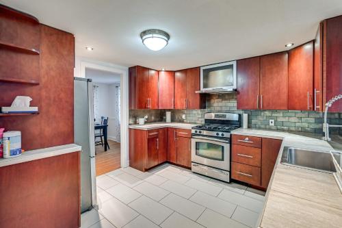 1 Mi to Connecticut River Home with Large Backyard in 格拉斯頓伯里