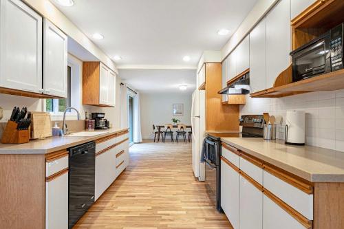 Redmond Pet friendly Home in 2 Acres Horse Barn in Union Hill-Novelty Hill (WA)