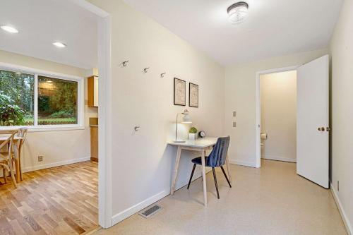 Redmond Pet friendly Home in 2 Acres Horse Barn in Union Hill-Novelty Hill (WA)