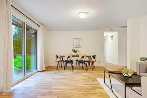 Redmond Pet friendly Home in 2 Acres Horse Barn in Union Hill-Novelty Hill (WA)