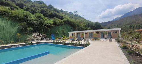Peldbaseins, Permasalud Glamping in Urcuqui