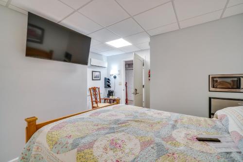 Biker-Friendly Etowah Retreat with Mountain Views! in Etowah (TN)