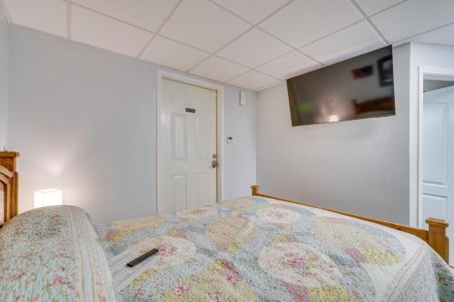 Biker-Friendly Etowah Retreat with Mountain Views! in Etowah (TN)