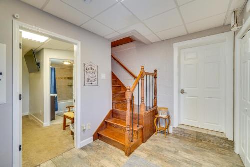 Biker-Friendly Etowah Retreat with Mountain Views! in Etowah (TN)