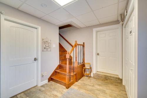 Biker-Friendly Etowah Retreat with Mountain Views! in Etowah (TN)