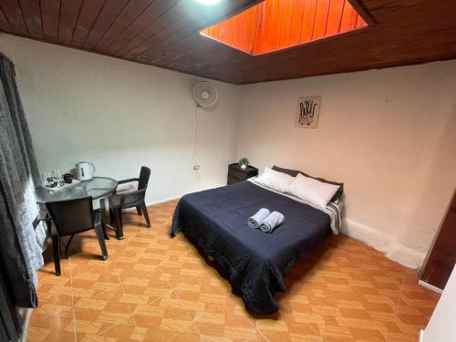 . Habitación doble en el centro con baño privado