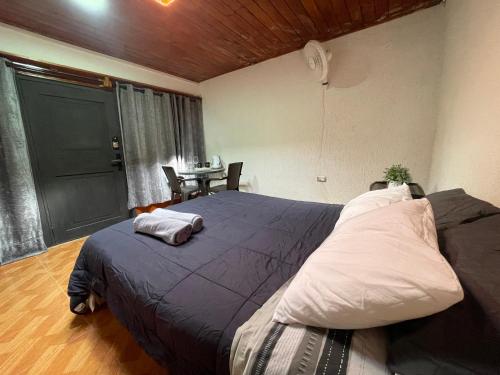 Habitación doble en el centro con baño privado (Habitacion doble en el centro con bano privado) in 庫里科
