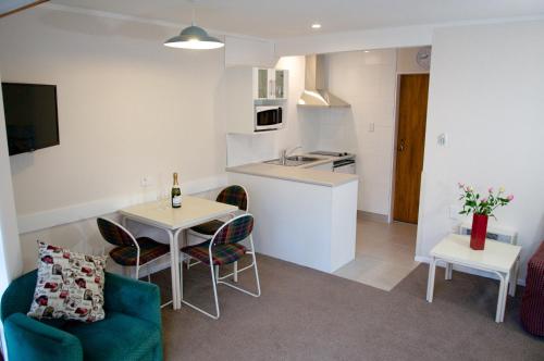 ห้องครัว, Bucket Tree Lodge in ทาวา