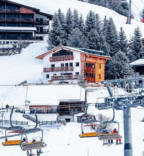 Luxury Chalet Liosa - Ski in Ski out - Amazing view in Kurfar
