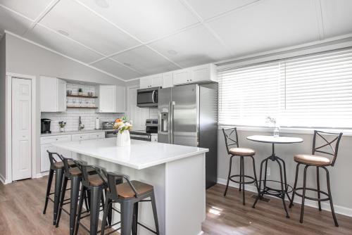 Pet-Friendly Woodstock Cottage - Prime Location in 喬治亞州伍德斯托克 (GA)